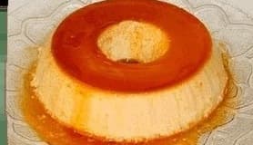 Pudim esburacado por dentro