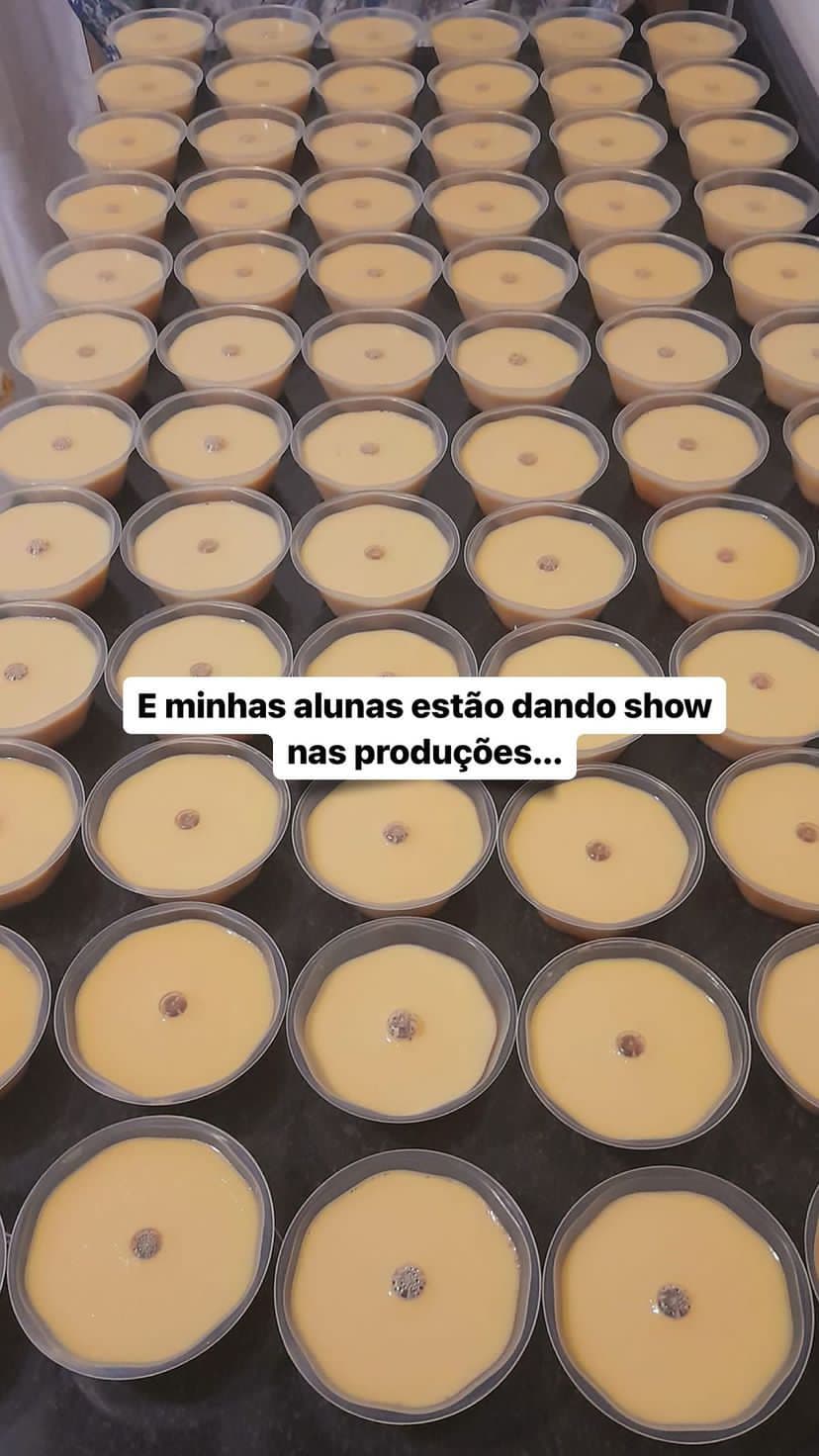 Bancada tomada por potes de pudim